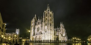 Cathedral of Leon at night.