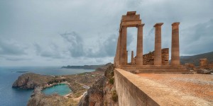 A view of the ocean from atop an ancient greek temple.