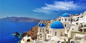 A view of the ocean and buildings in santorini.